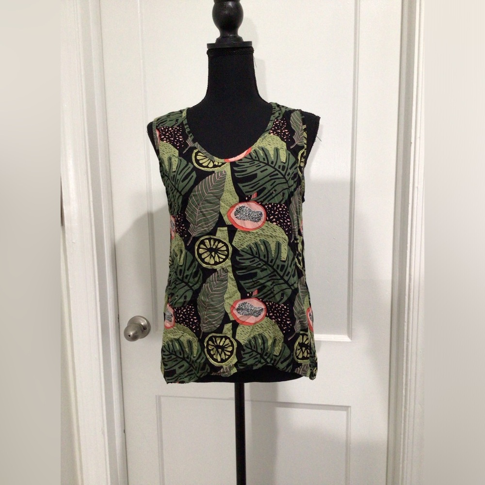Tropical green sleeveless shirt size medium